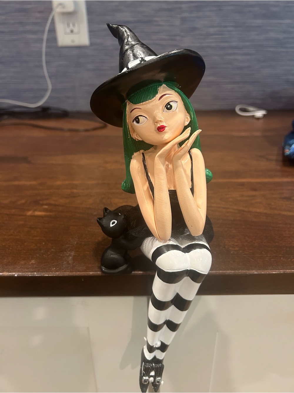 Sitting Witch W/ Green Hair & Black Cat small Halloween Decor, New viral